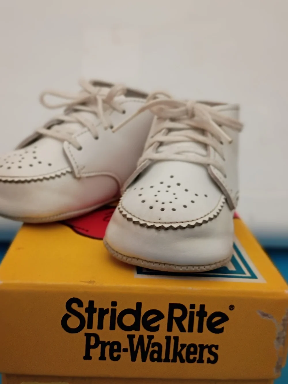 Stride Rite White Leather Scalloped Pre-Walkers Size 2